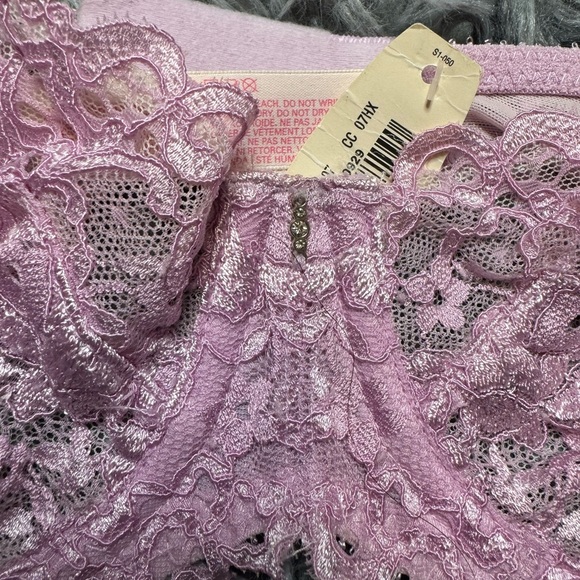 Victoria’s Secret Bra Bundle 32D NWT - Picture 2 of 5